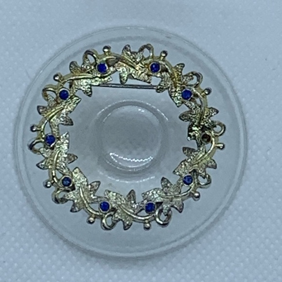 Vintage Gerrys Wreath With Blue Stones Beautiful Fashion Brooch - Picture 3 of 7